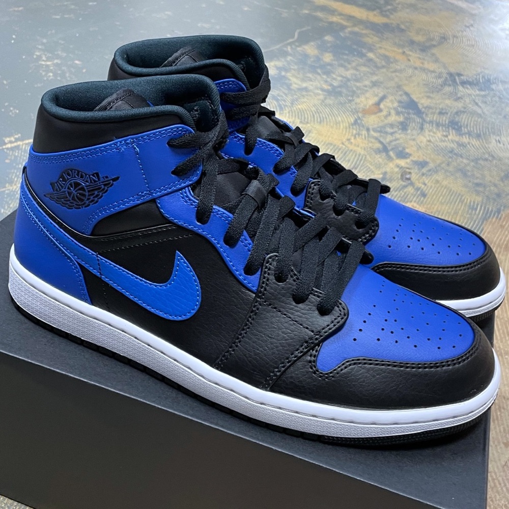 Nike Air Jordan 1 Mid Hyper Royal 554724-077 10 - Picture 4 of 10